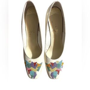 Evins vintage shoes SZ 8aa. Off white with colorful needle point unique shoes.